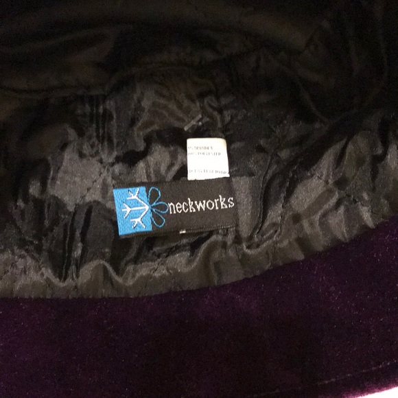 Purple hat with roses, new w/tags, - Picture 3 of 5